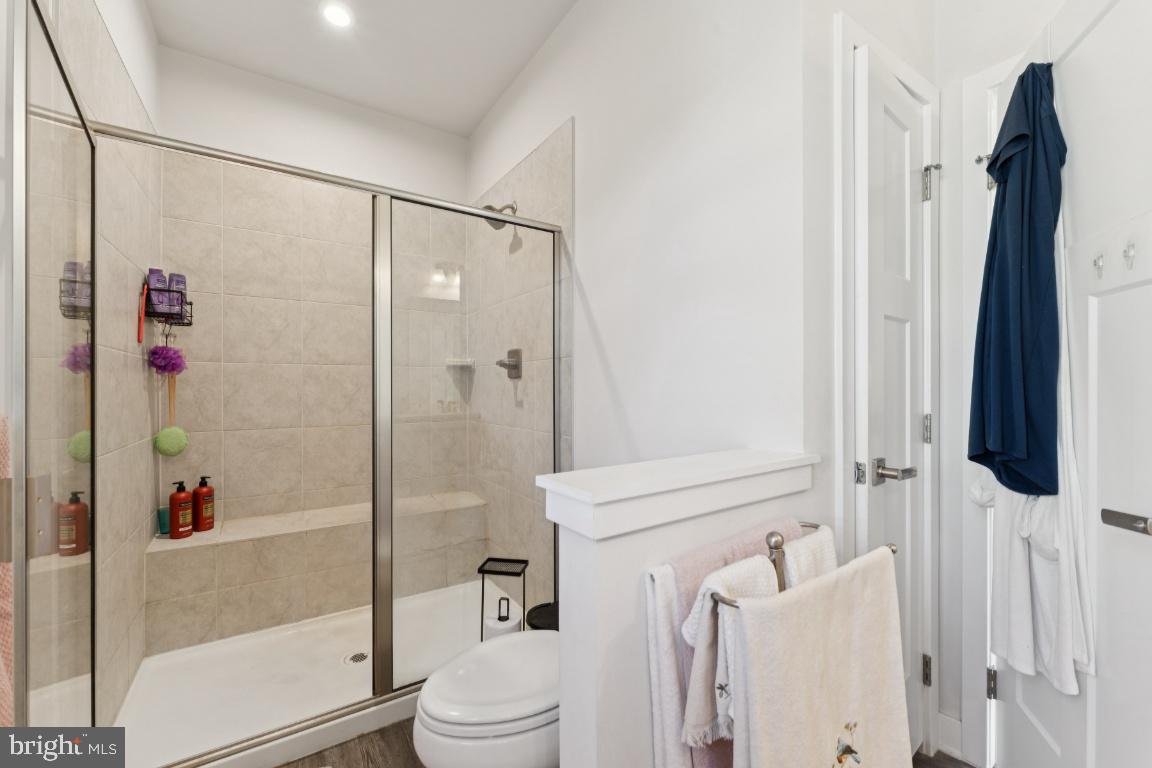 8715 SHADY PINES DRIVE