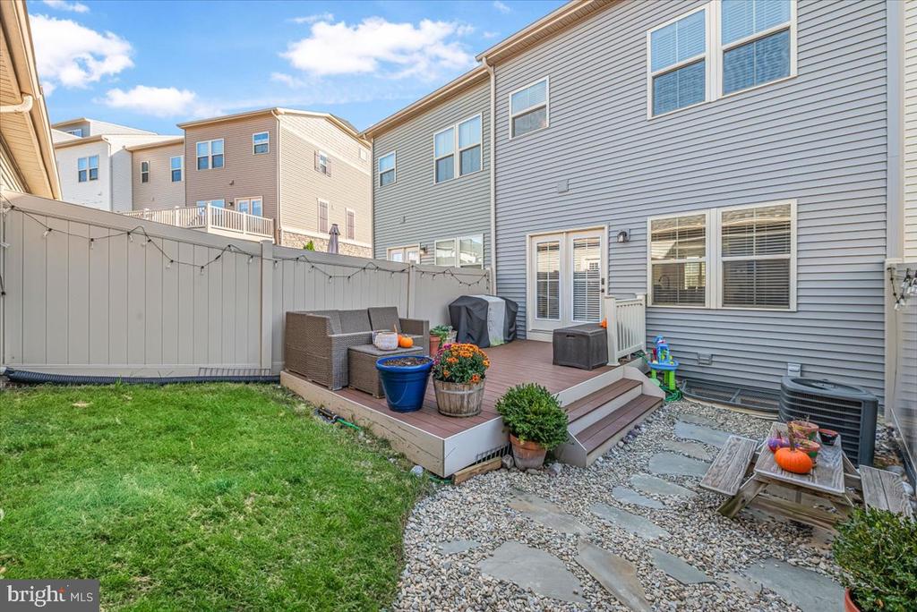 5806 PECKING STONE STREET
