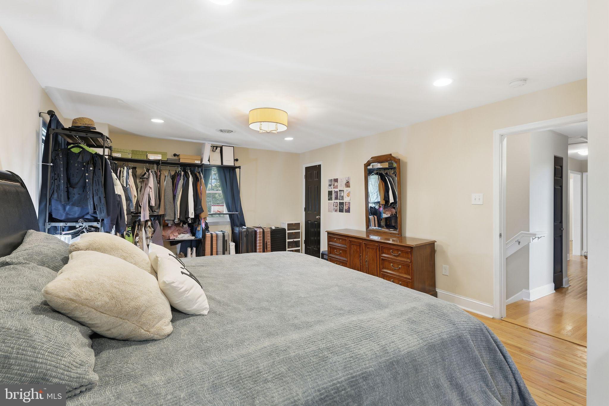 5642 JEFFERSON BOULEVARD