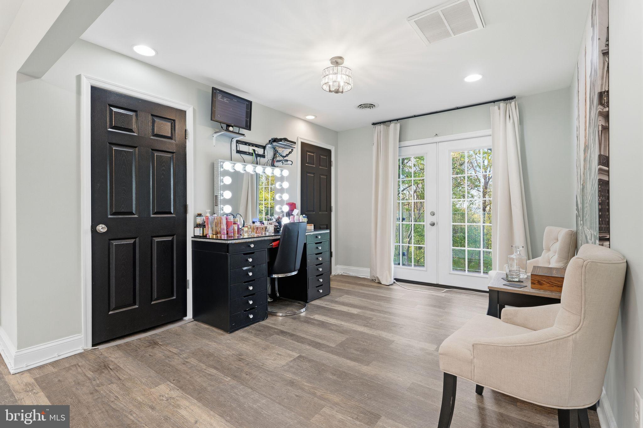 5642 JEFFERSON BOULEVARD