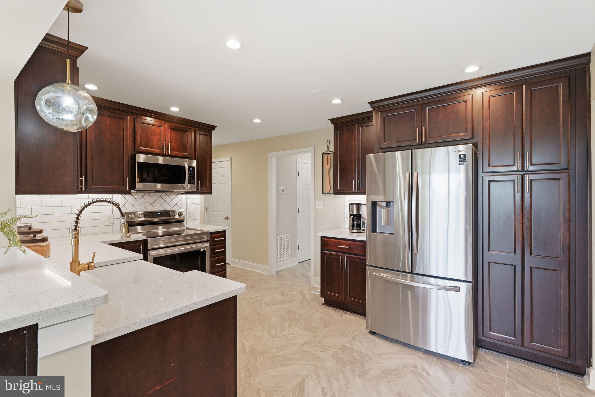 5642 JEFFERSON BOULEVARD