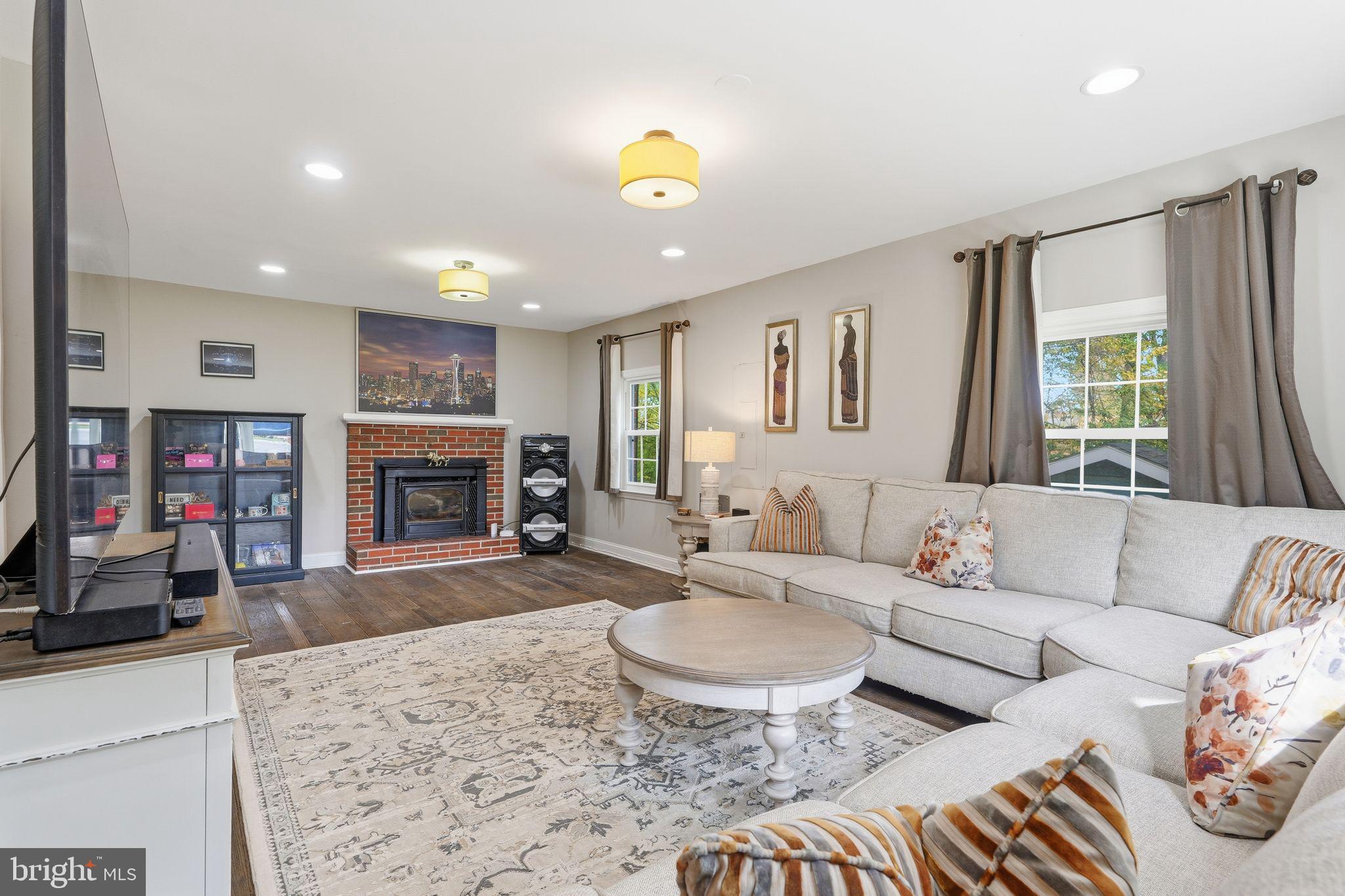 5642 JEFFERSON BOULEVARD