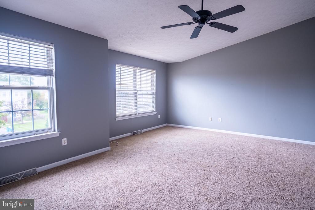 4910 EDGEWARE TERRACE