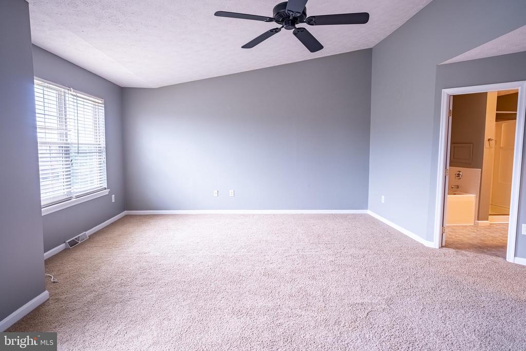 4910 EDGEWARE TERRACE