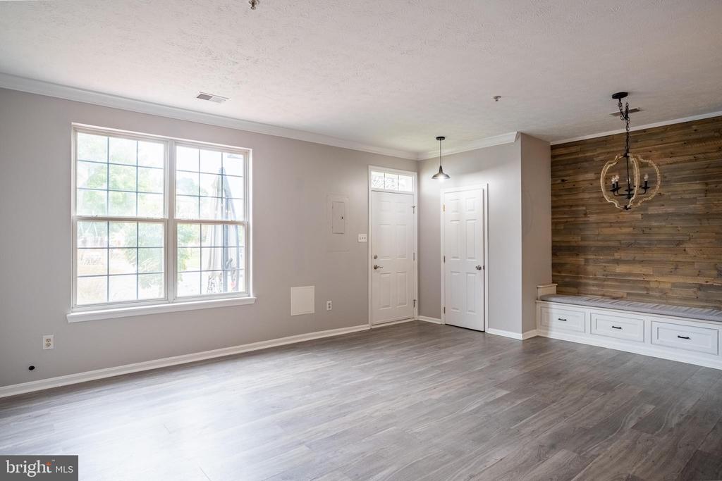 4910 EDGEWARE TERRACE
