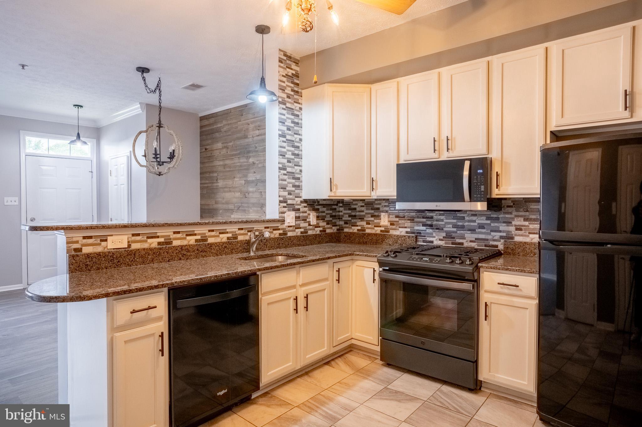 4910 EDGEWARE TERRACE