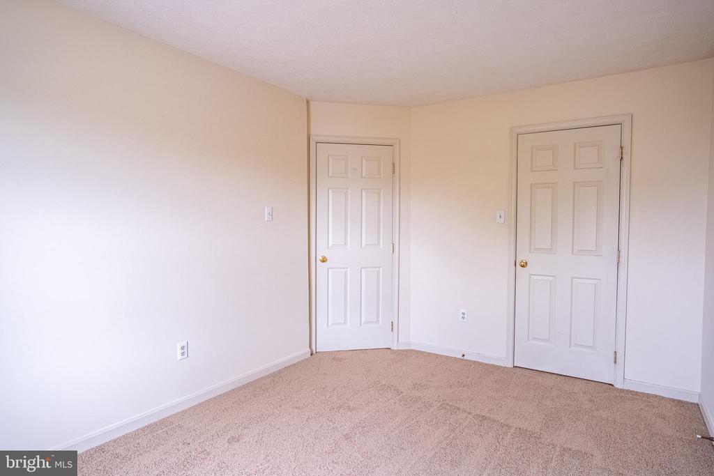 4910 EDGEWARE TERRACE