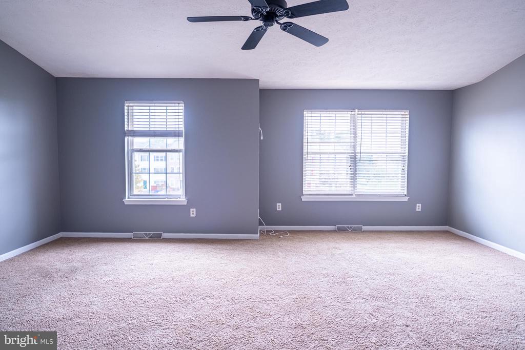4910 EDGEWARE TERRACE