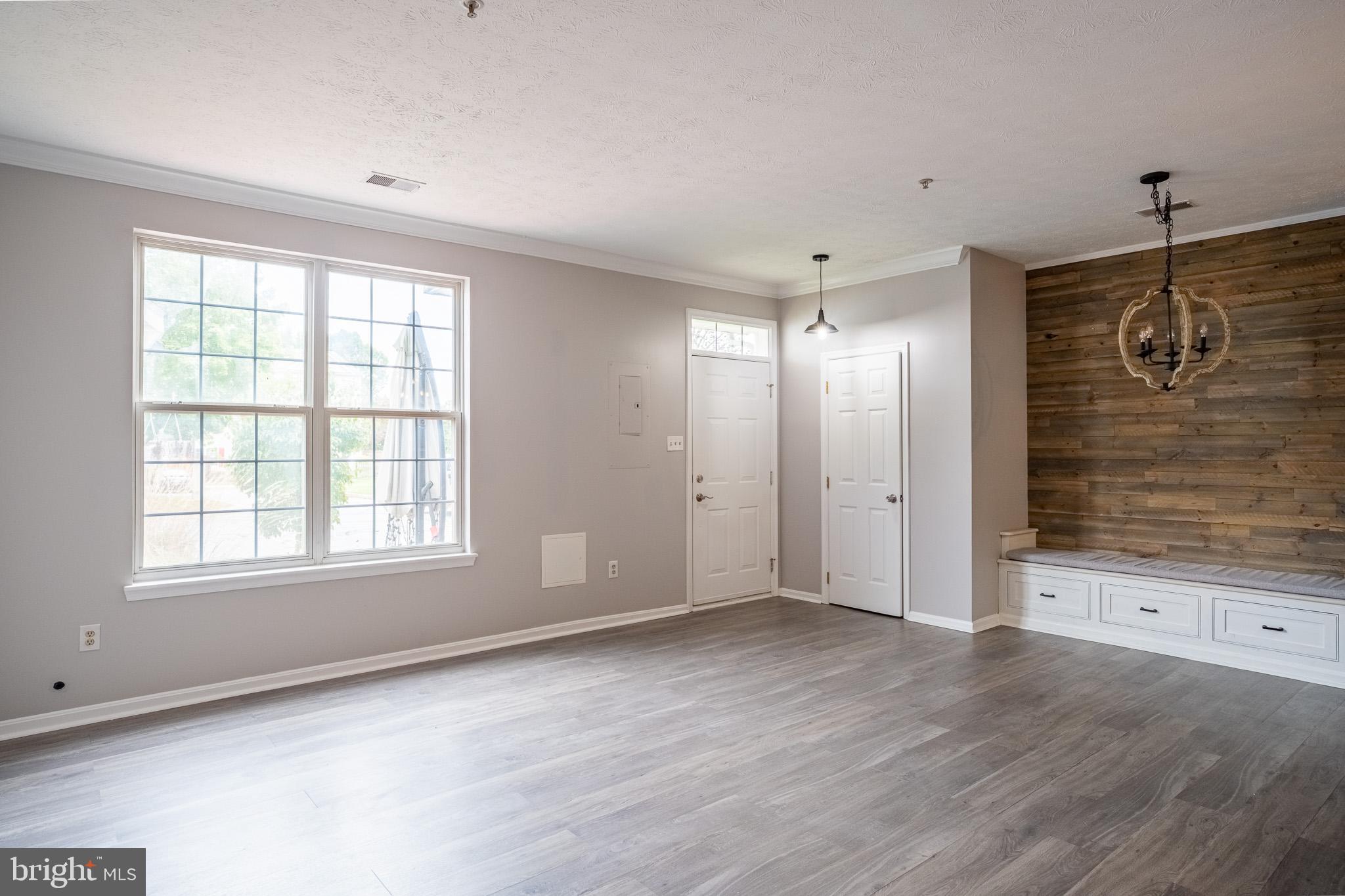 4910 EDGEWARE TERRACE