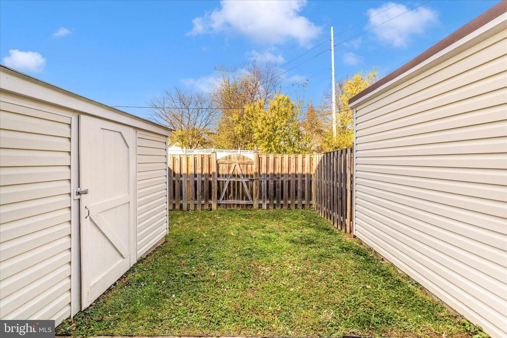 557 LANCASTER PLACE 557