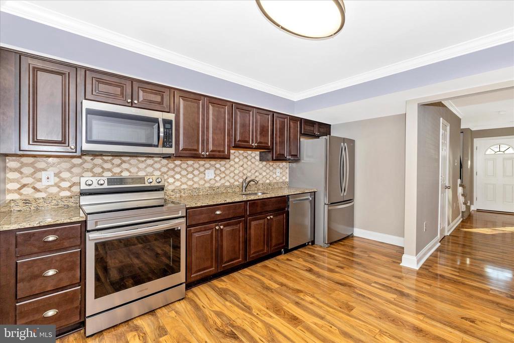 557 LANCASTER PLACE 557
