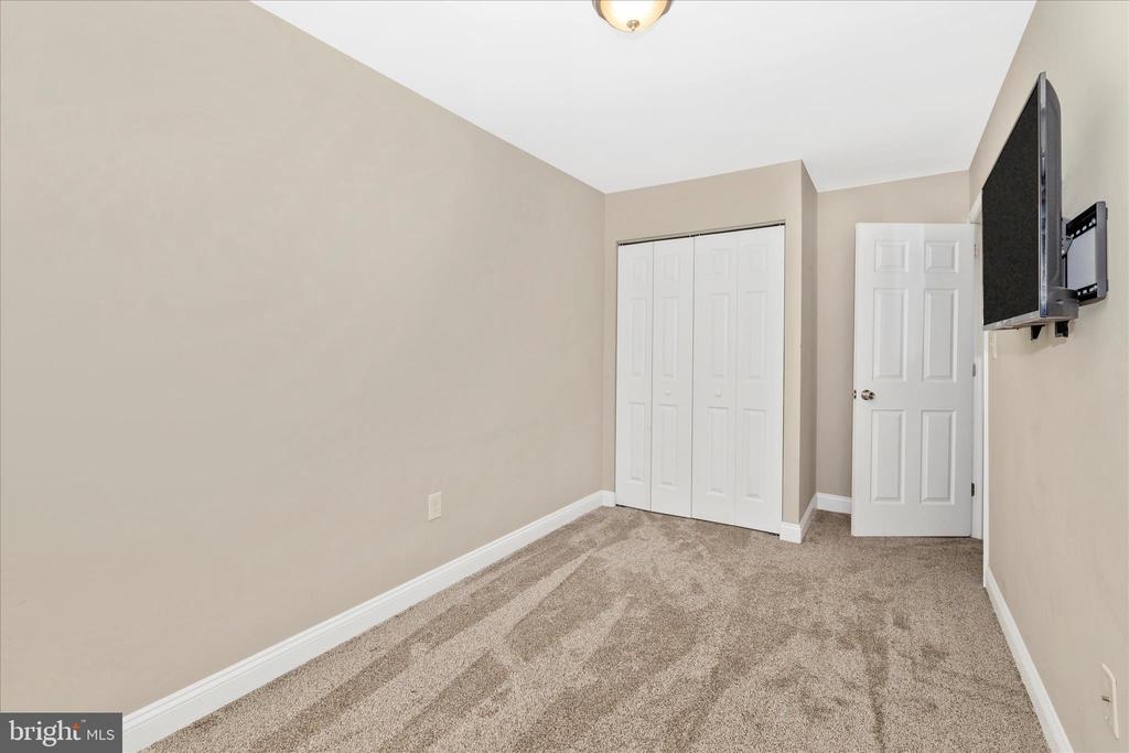 557 LANCASTER PLACE 557