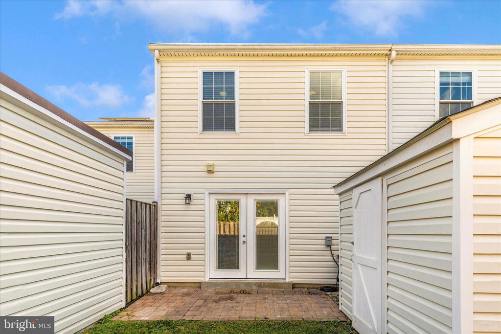 557 LANCASTER PLACE 557