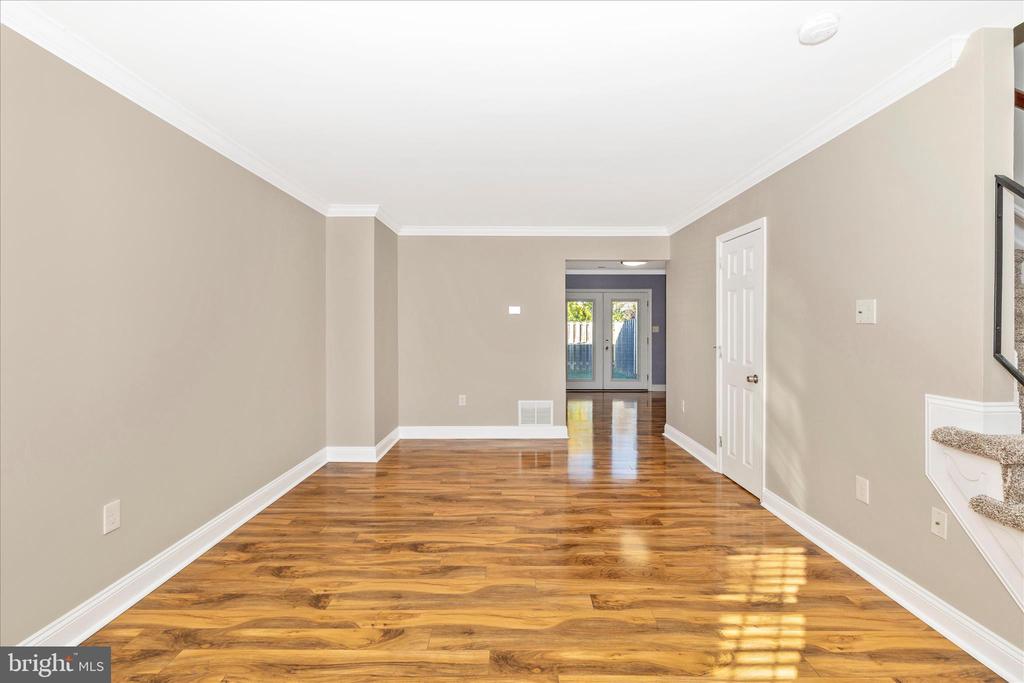 557 LANCASTER PLACE 557