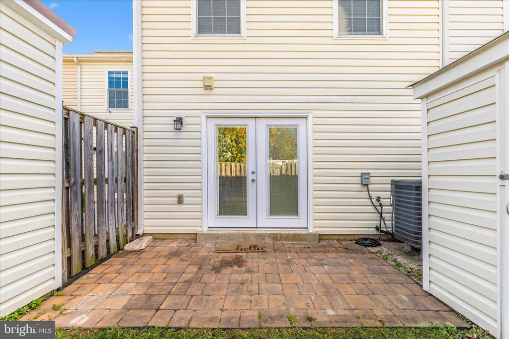 557 LANCASTER PLACE 557