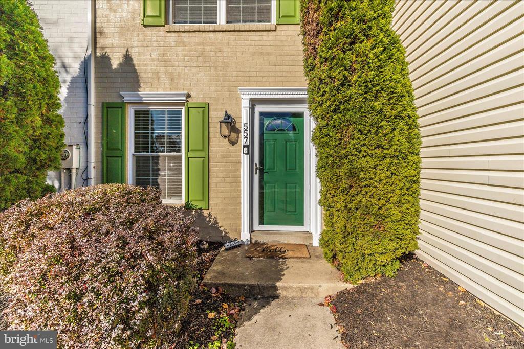 557 LANCASTER PLACE 557