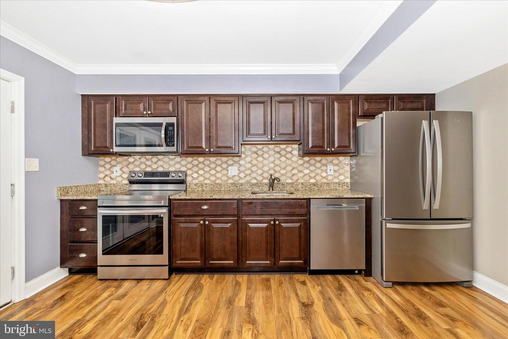 557 LANCASTER PLACE 557