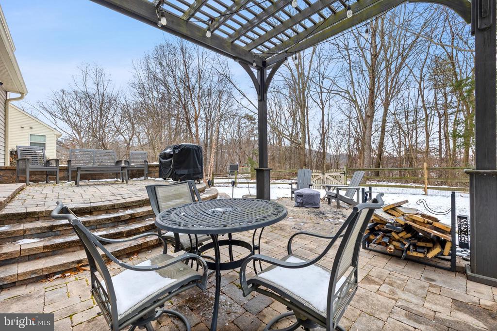 6692 GLEN LANE