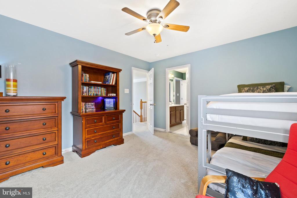6692 GLEN LANE