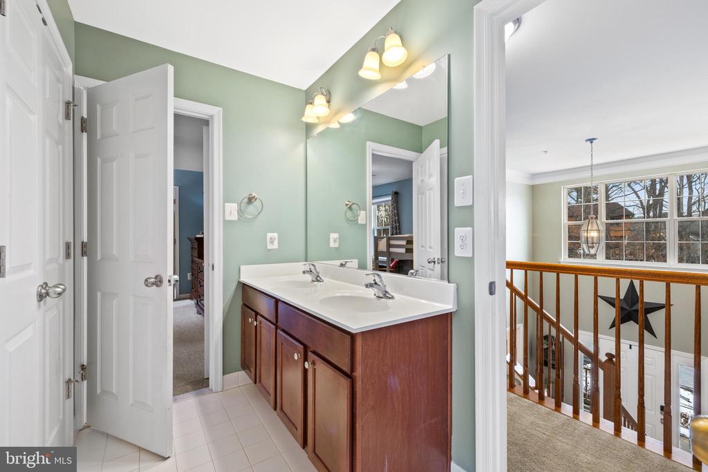 6692 GLEN LANE