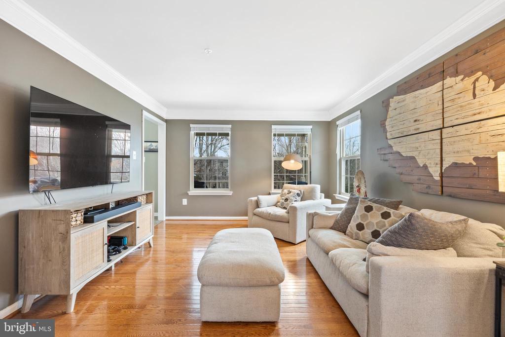6692 GLEN LANE