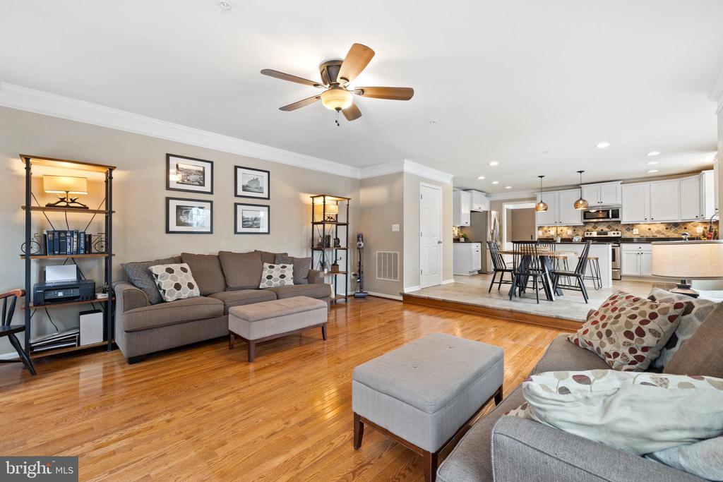 6692 GLEN LANE