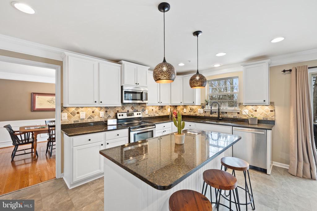 6692 GLEN LANE