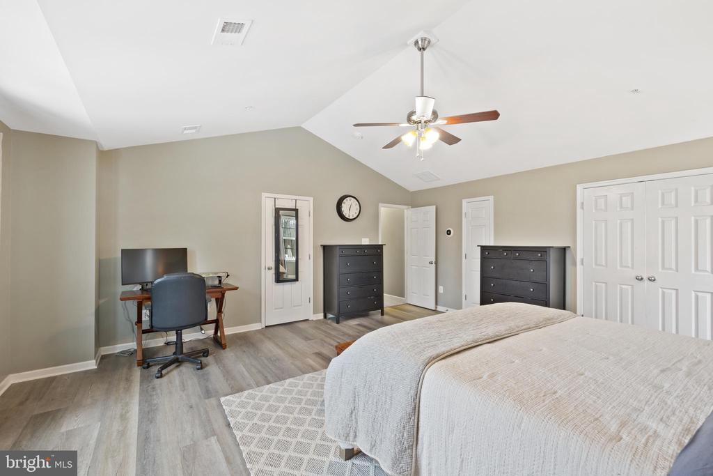 6692 GLEN LANE