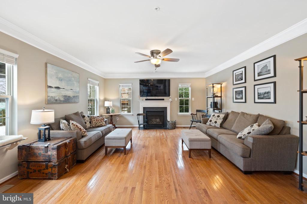 6692 GLEN LANE