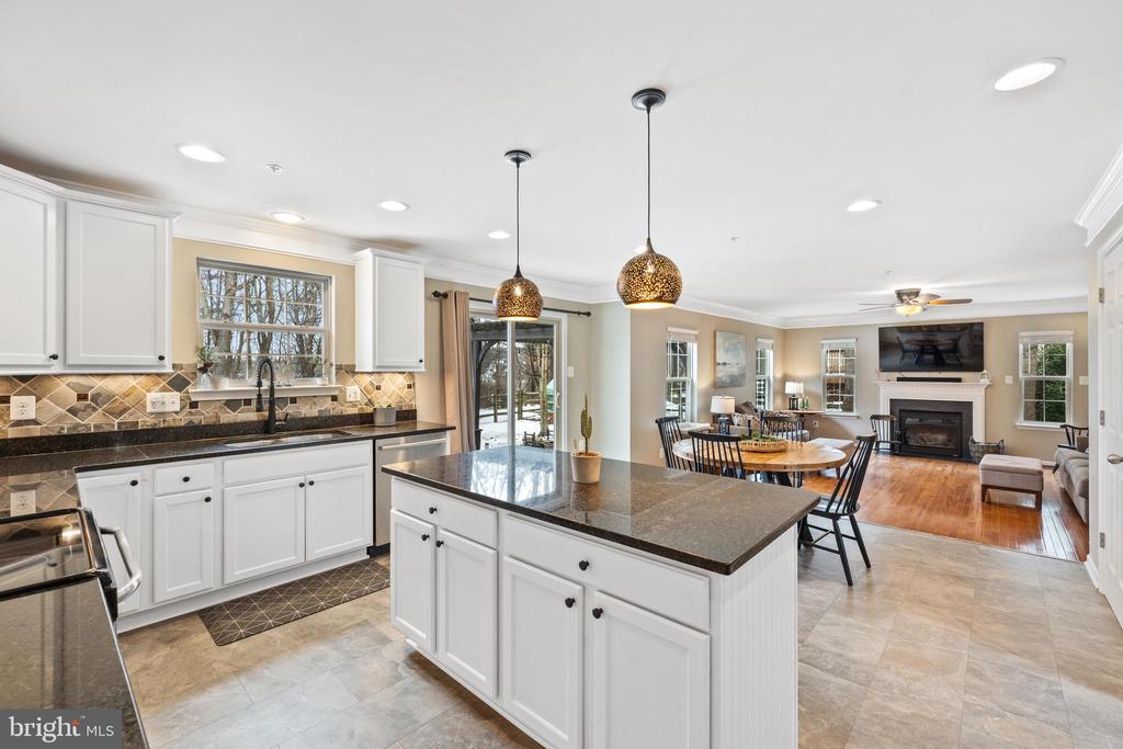6692 GLEN LANE