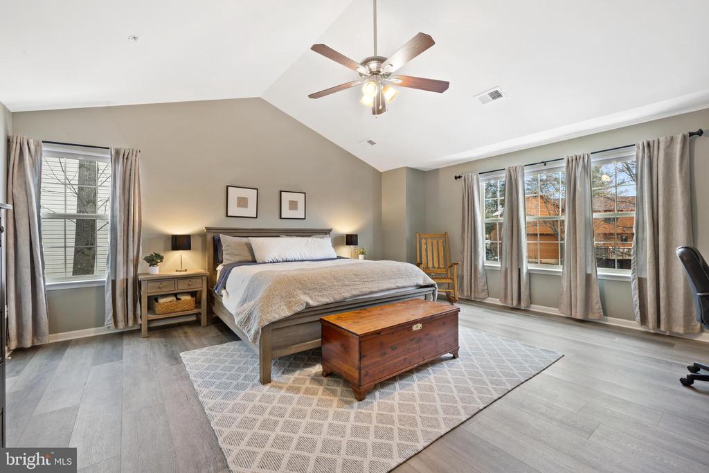 6692 GLEN LANE