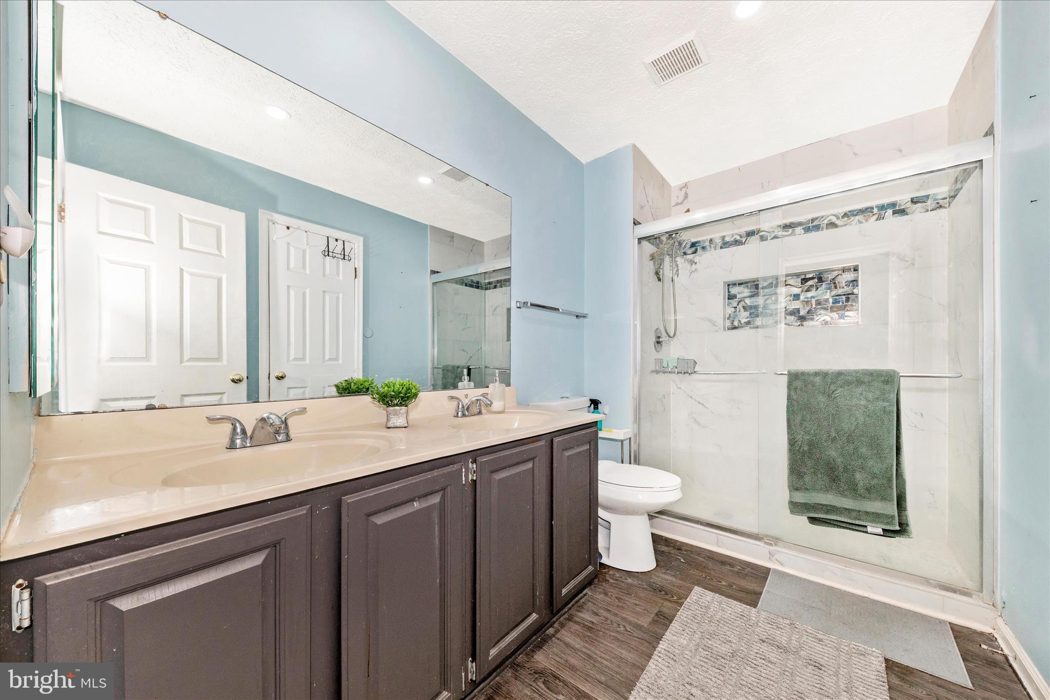 6214 HASTINGS COURT