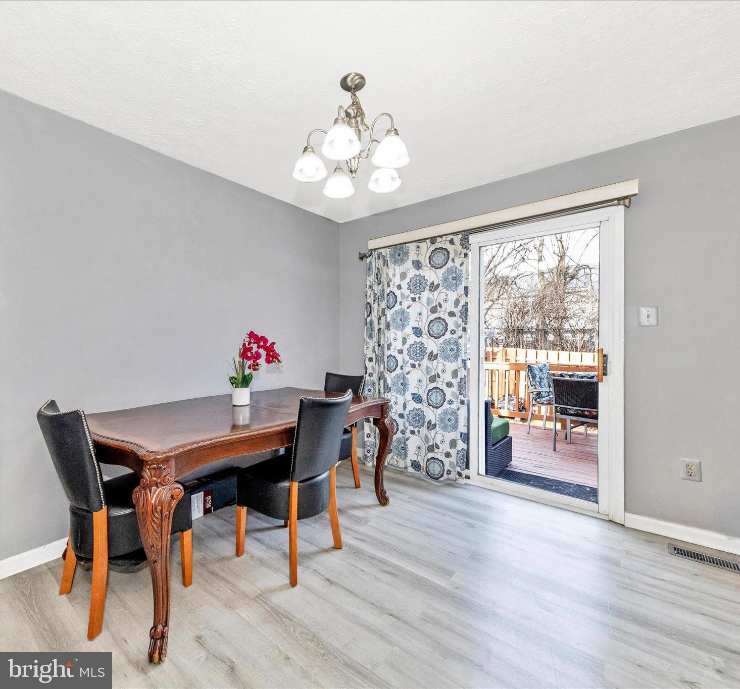 6214 HASTINGS COURT