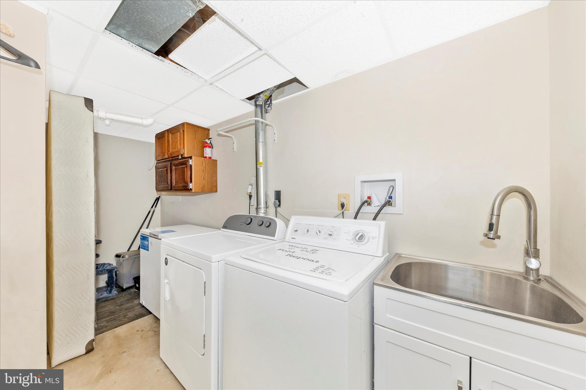 6214 HASTINGS COURT