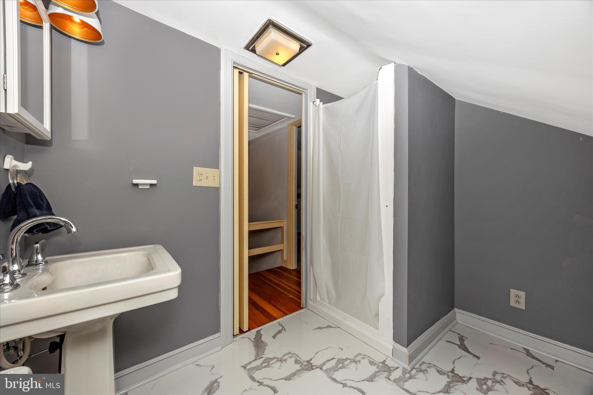 328 LINDBERGH AVENUE