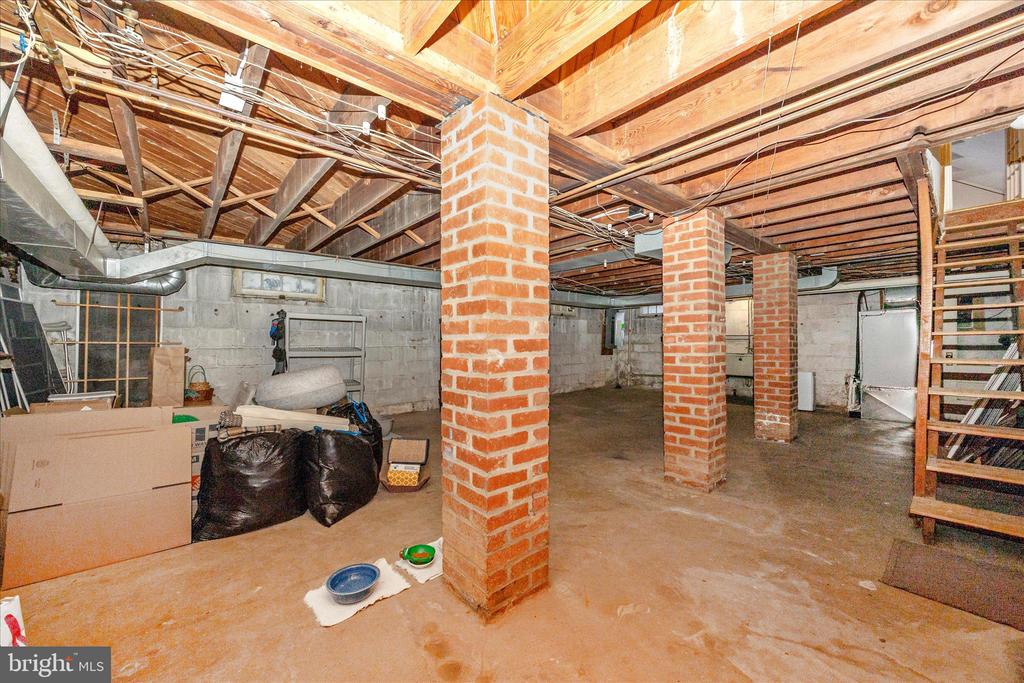 328 LINDBERGH AVENUE