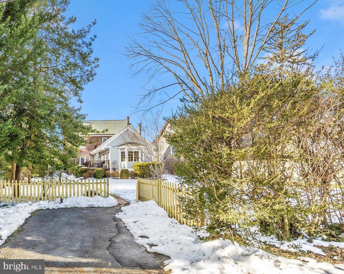 328 LINDBERGH AVENUE