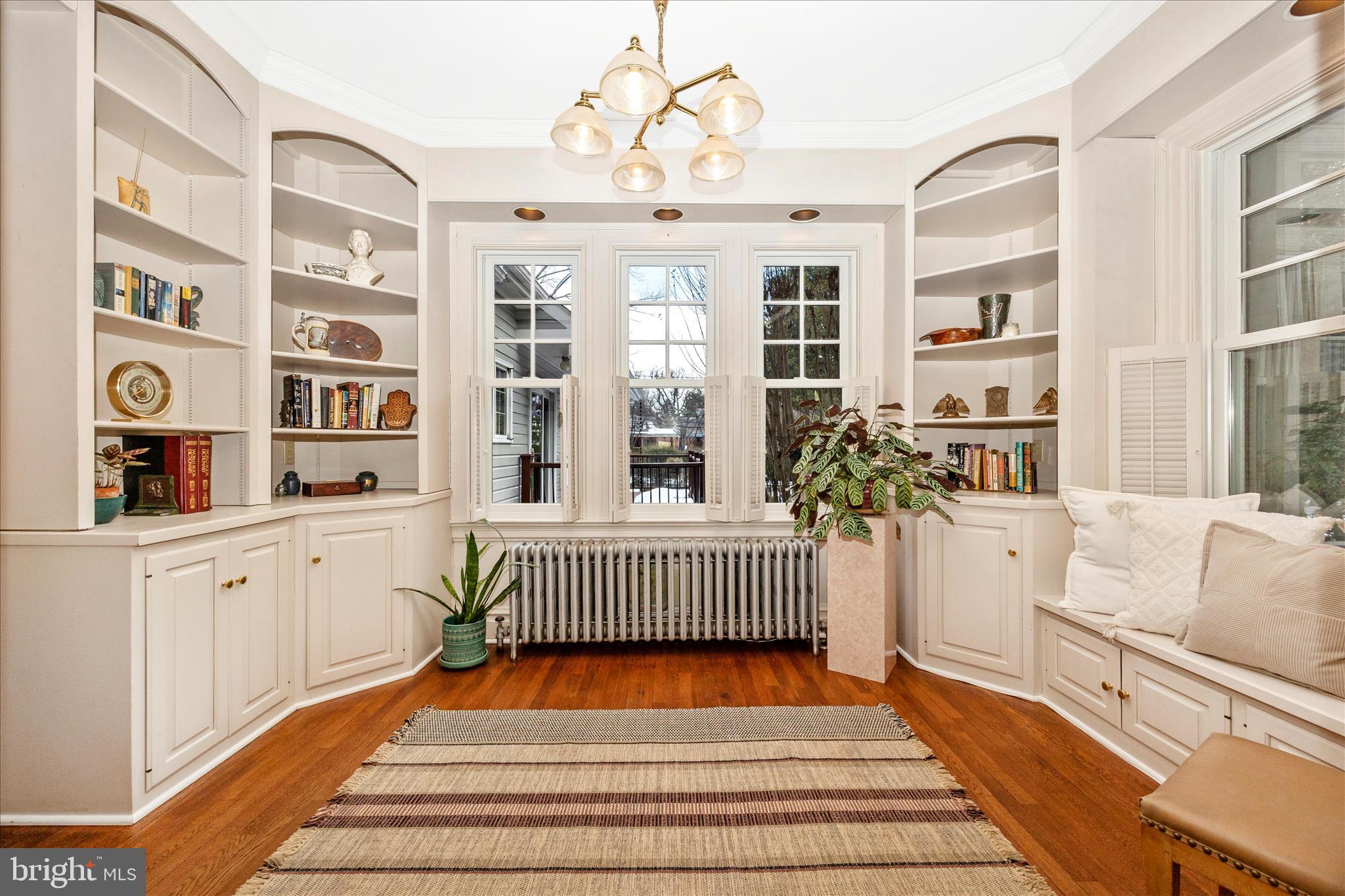 328 LINDBERGH AVENUE