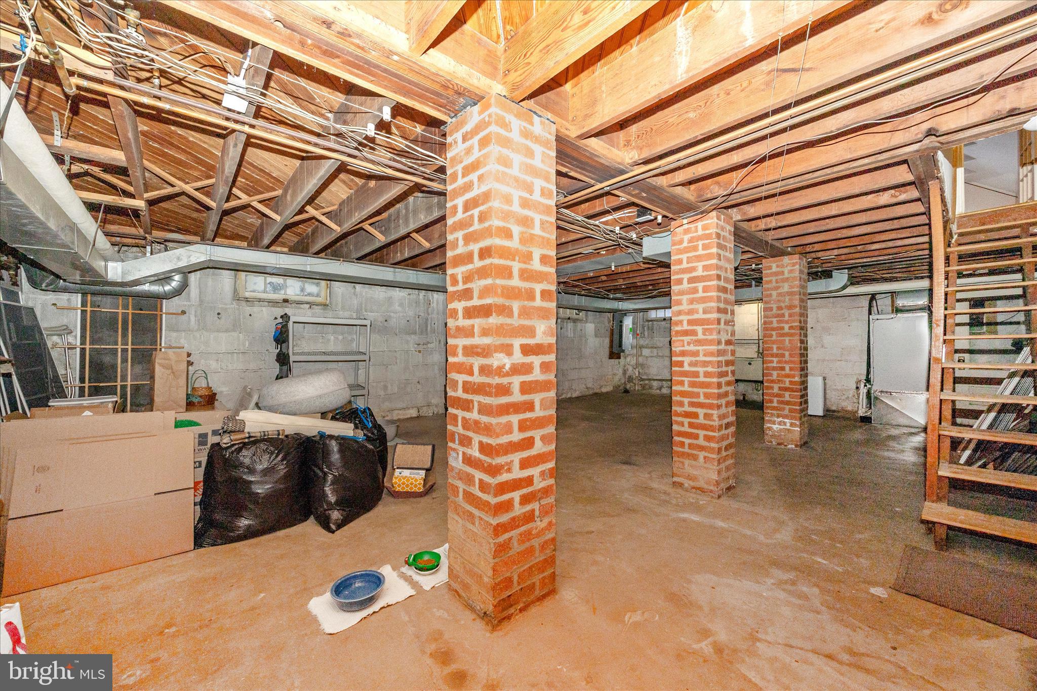 328 LINDBERGH AVENUE