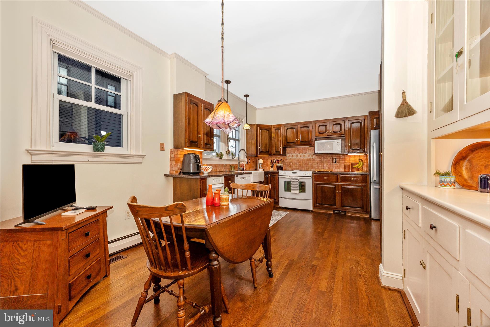 328 LINDBERGH AVENUE