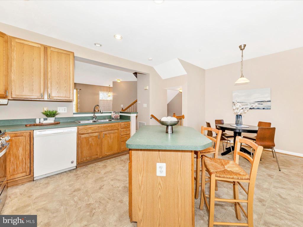 5810 WHITEROSE WAY