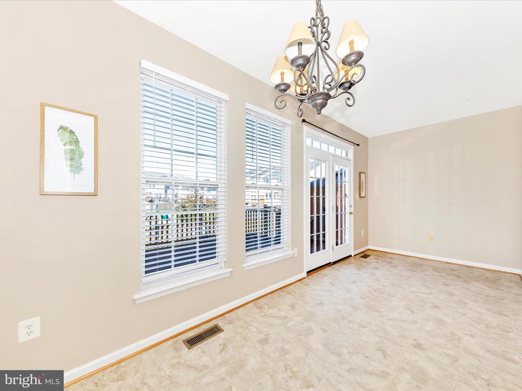 5810 WHITEROSE WAY