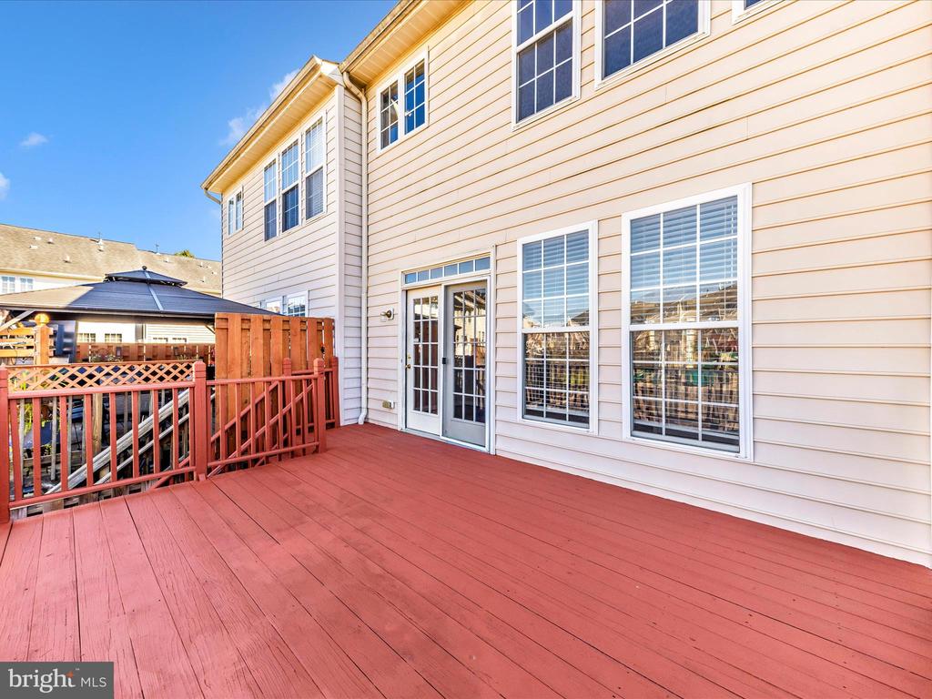 5810 WHITEROSE WAY
