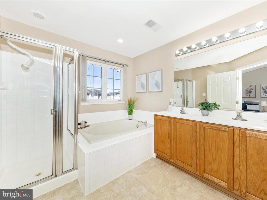 5810 WHITEROSE WAY