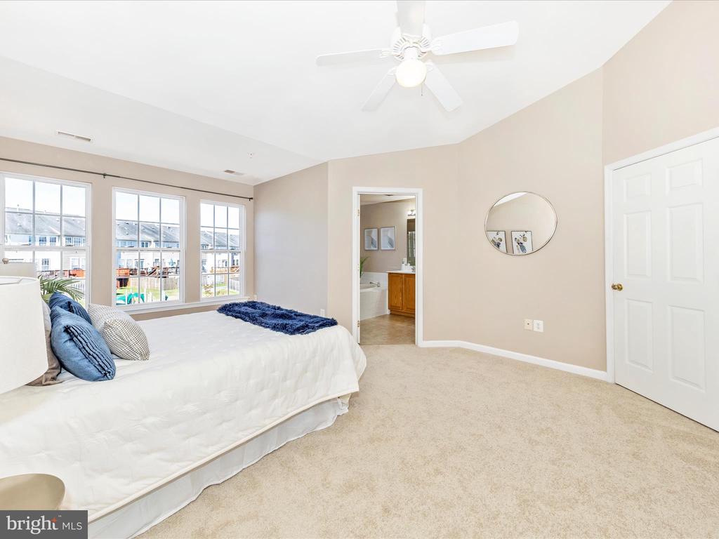 5810 WHITEROSE WAY