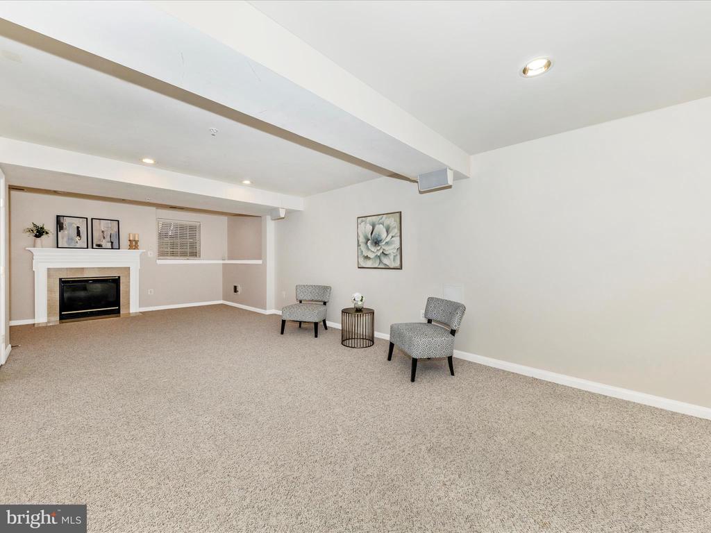 5810 WHITEROSE WAY