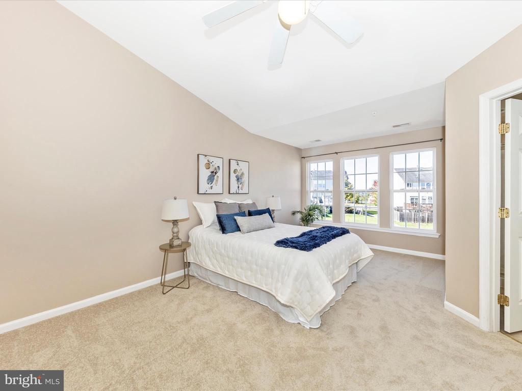 5810 WHITEROSE WAY