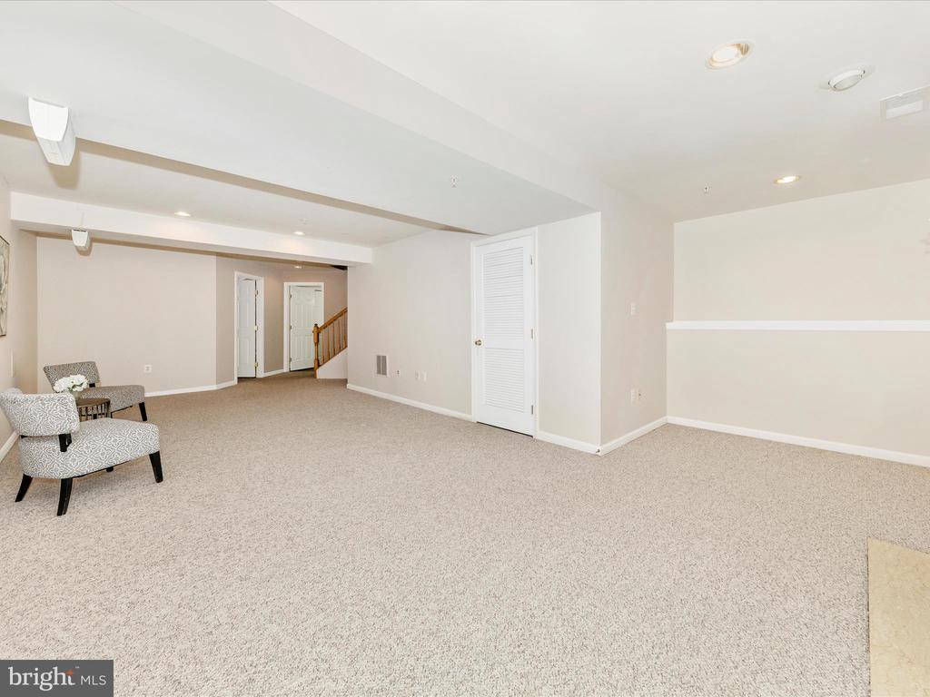 5810 WHITEROSE WAY