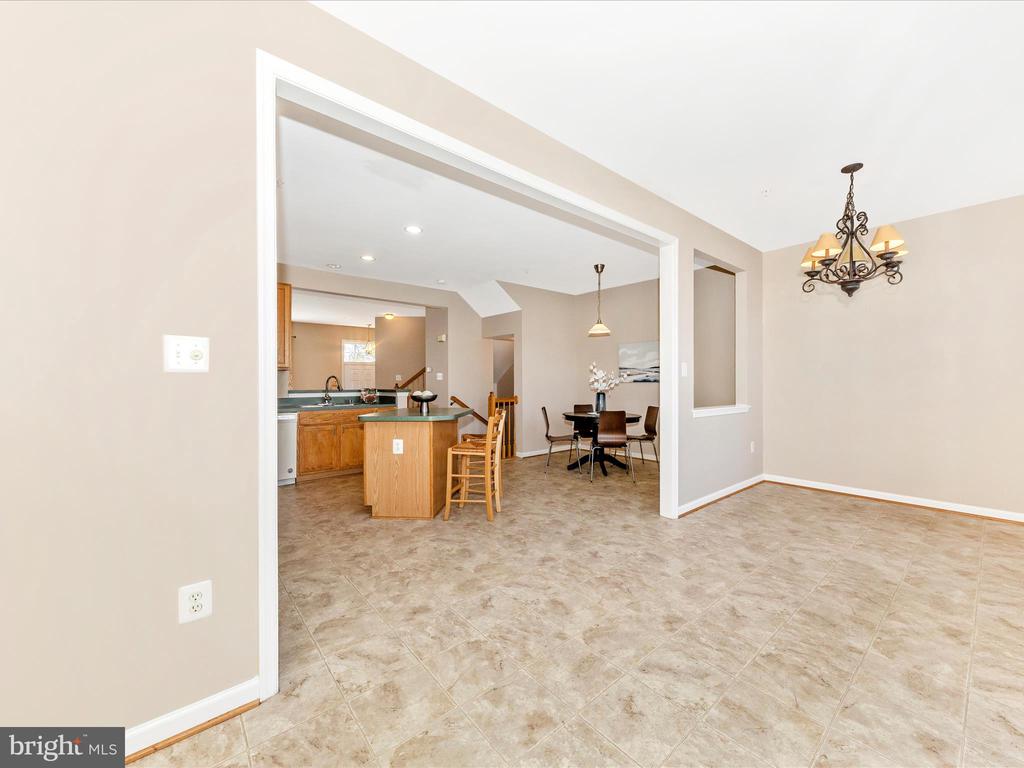 5810 WHITEROSE WAY
