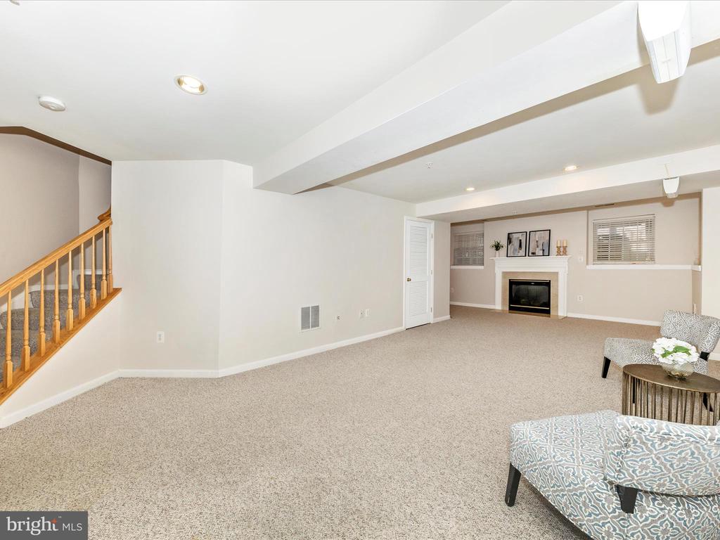 5810 WHITEROSE WAY